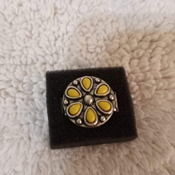 paparazzi Jewelry - Color Me Calla Lily - Yellow - Flower Ring. New